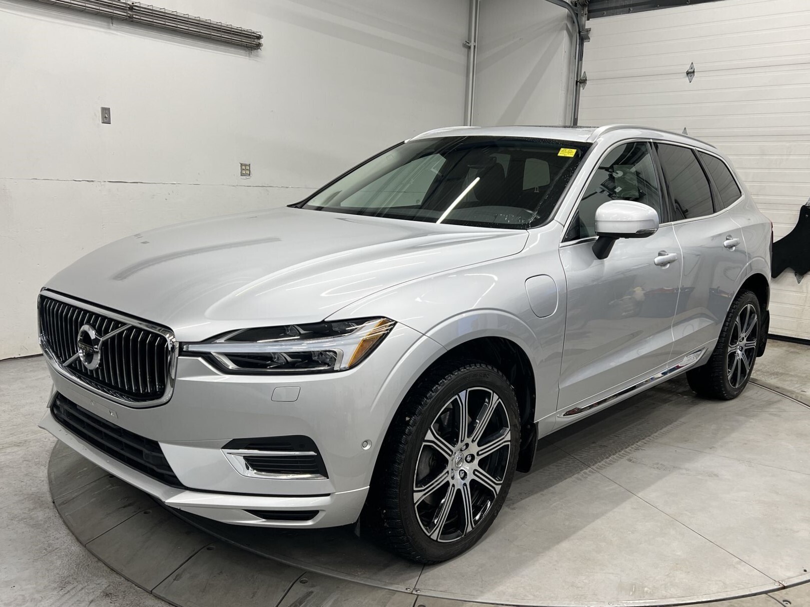 2019 Volvo XC60 T8 E-AWD INSCRIPTION | LOADED | PANO ROOF |LEATHER