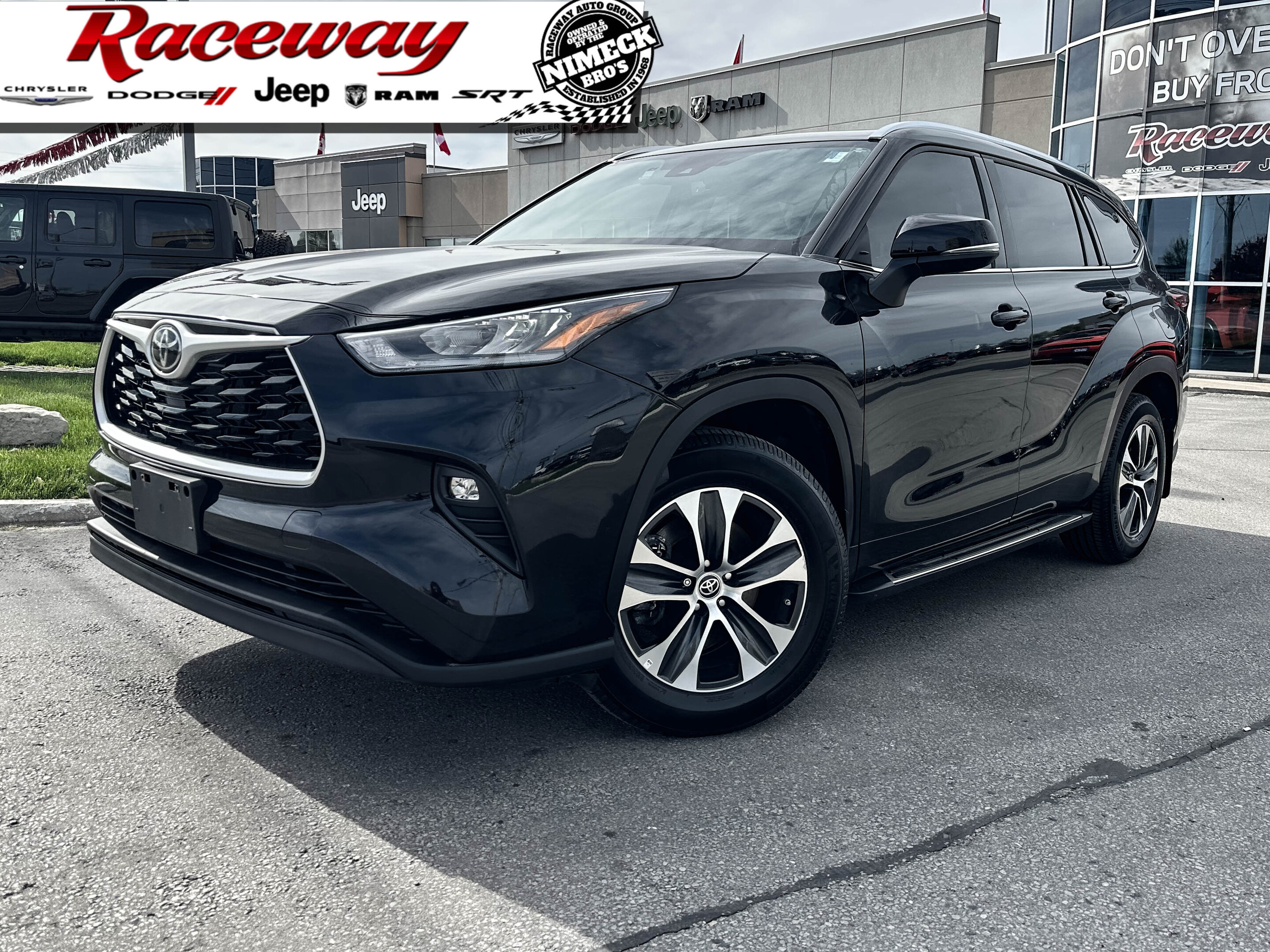 2021 Toyota Highlander XLE AWD | LEATHER | SUNROOF | 3RD ROW SEATING 