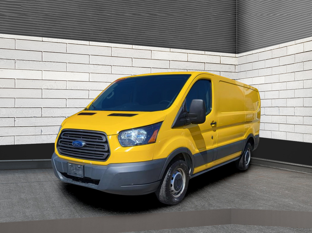 2017 Ford Transit Cargo Van T-150 toit bas 130 po PNBV de 8 600 lb porte pivot