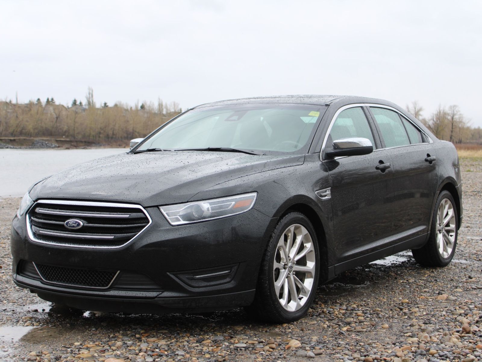 2014 Ford Taurus AWD - CLEAN CARFAX - ONE OWNER -