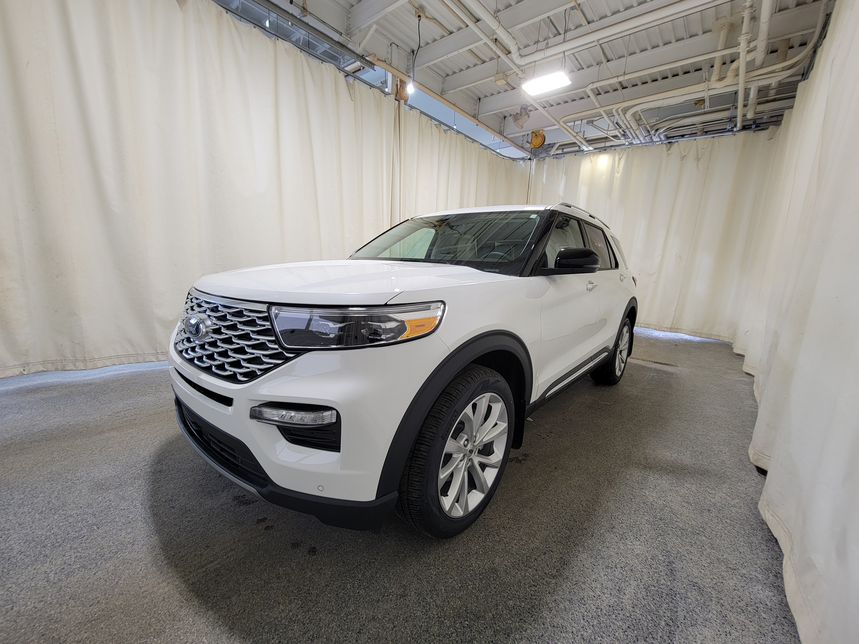 2024 Ford Explorer PLATINUM W/ TECHNOLOGY PACKAGE