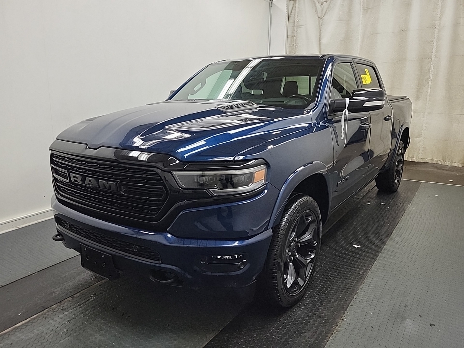 2022 Ram 1500 LIMITED | NIGHT EDITION | V8 | HEADS UP DISPLAY |