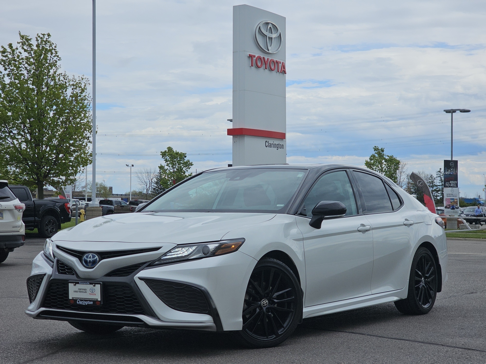 2022 Toyota Camry HYBRID|XSE|Red Leather|Roof|Alloys|Fuel Saver!