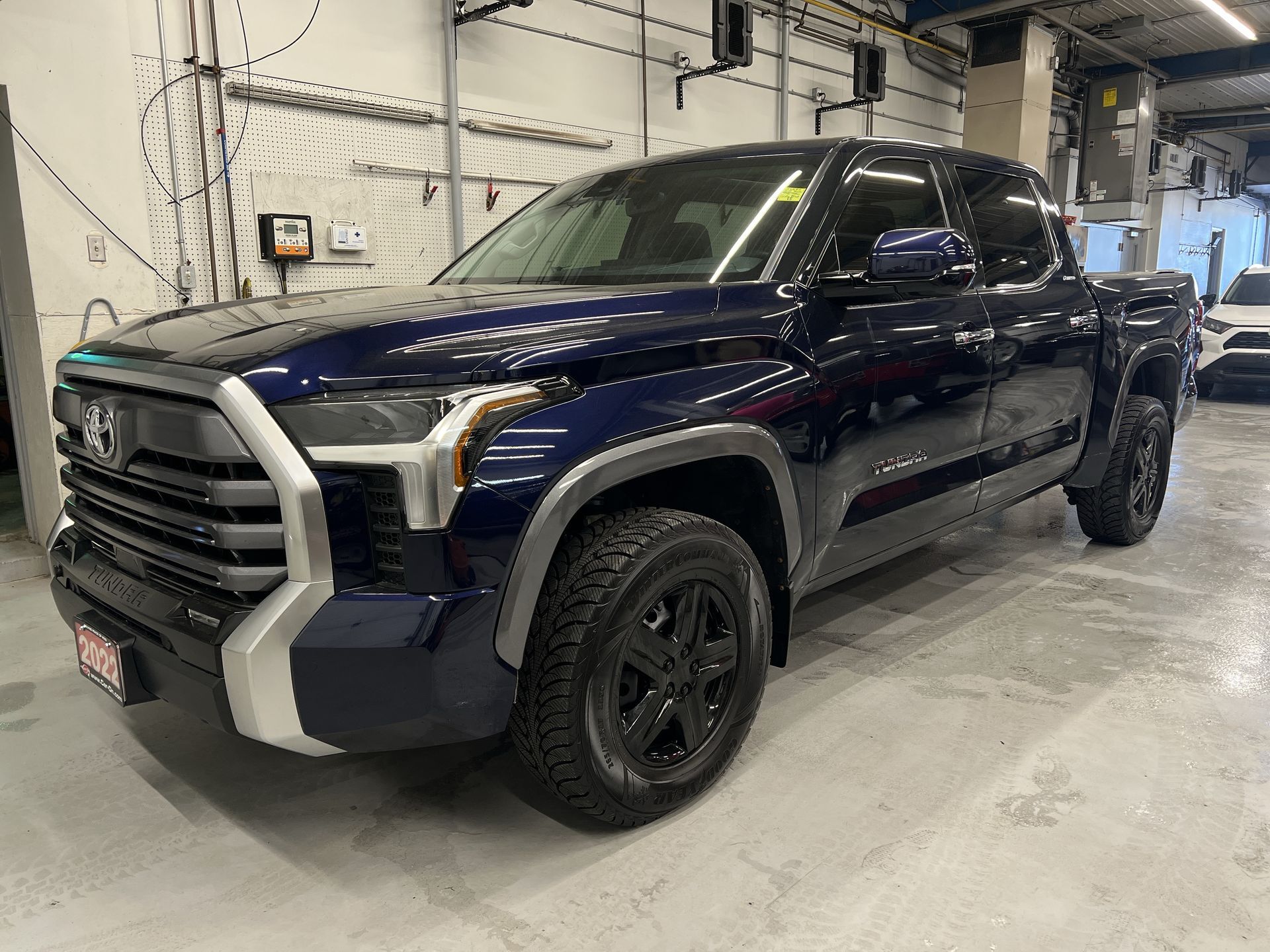 2022 Toyota Tundra LIMITED 4X4| PANO ROOF | LEATHER | CREW | LOW KMS!