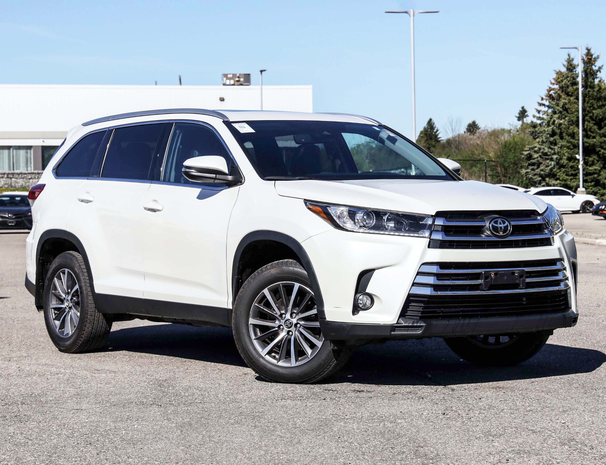 2019 Toyota Highlander XLE HEATED LEATHER FRONT SEATS | POWER MOONROOF