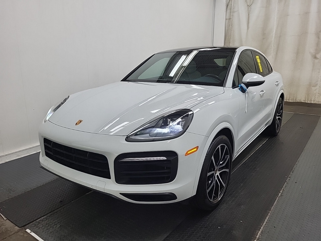 2022 Porsche Cayenne Coupe AWD / White & Blue Two-Tone Int / CarPlay / 