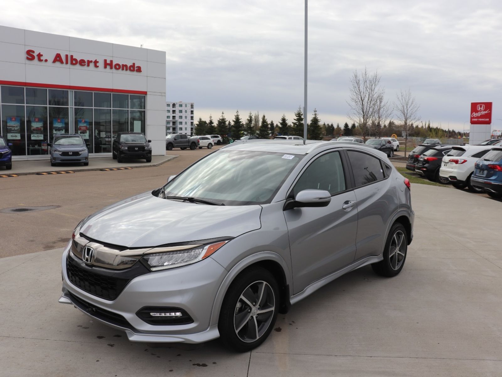2019 Honda HR-V Touring: AWD/LEATHER/ROOF/LOW KMS