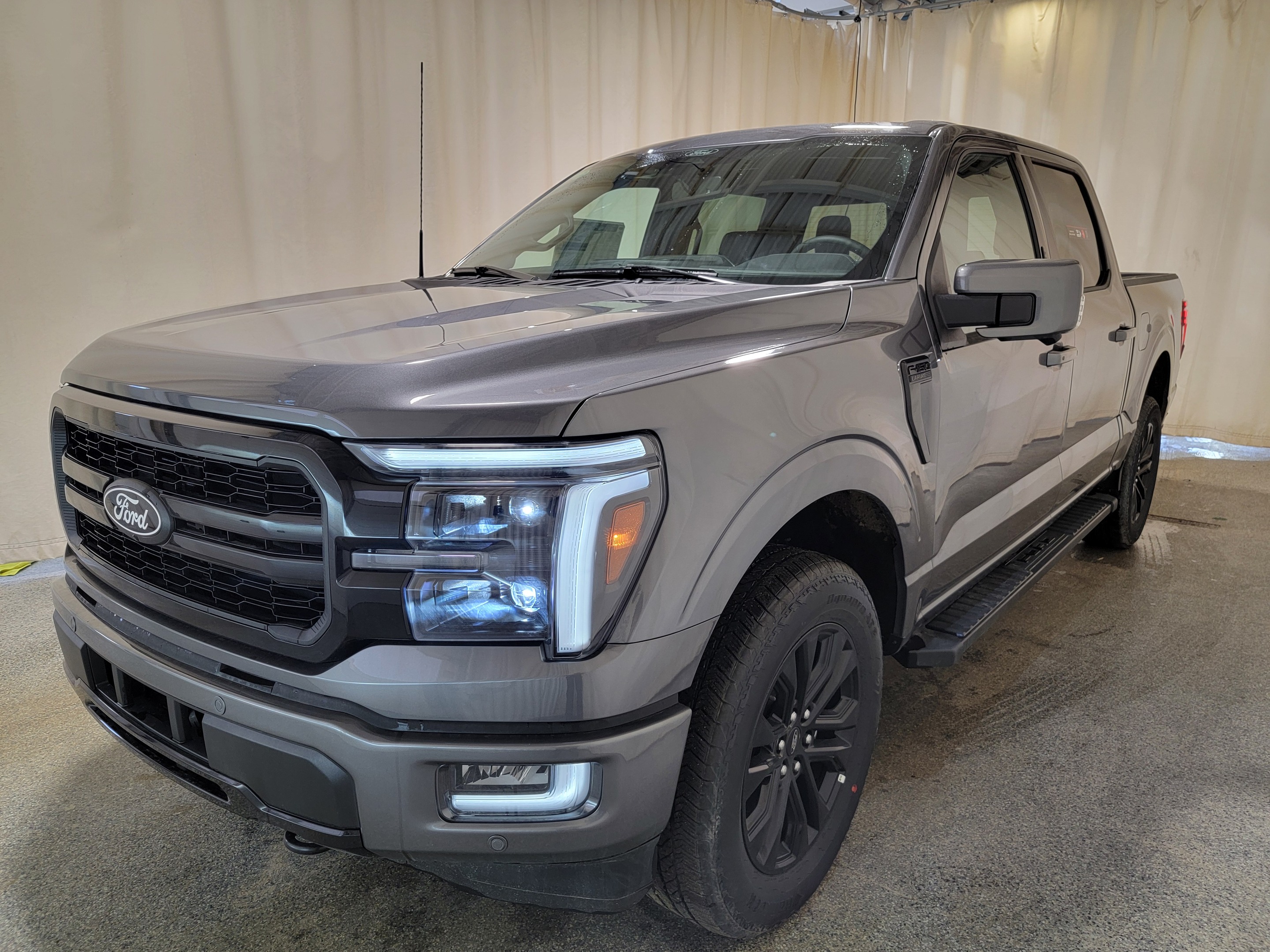 2024 Ford F-150 LARIAT W/ TWIN PANEL MOONROOF