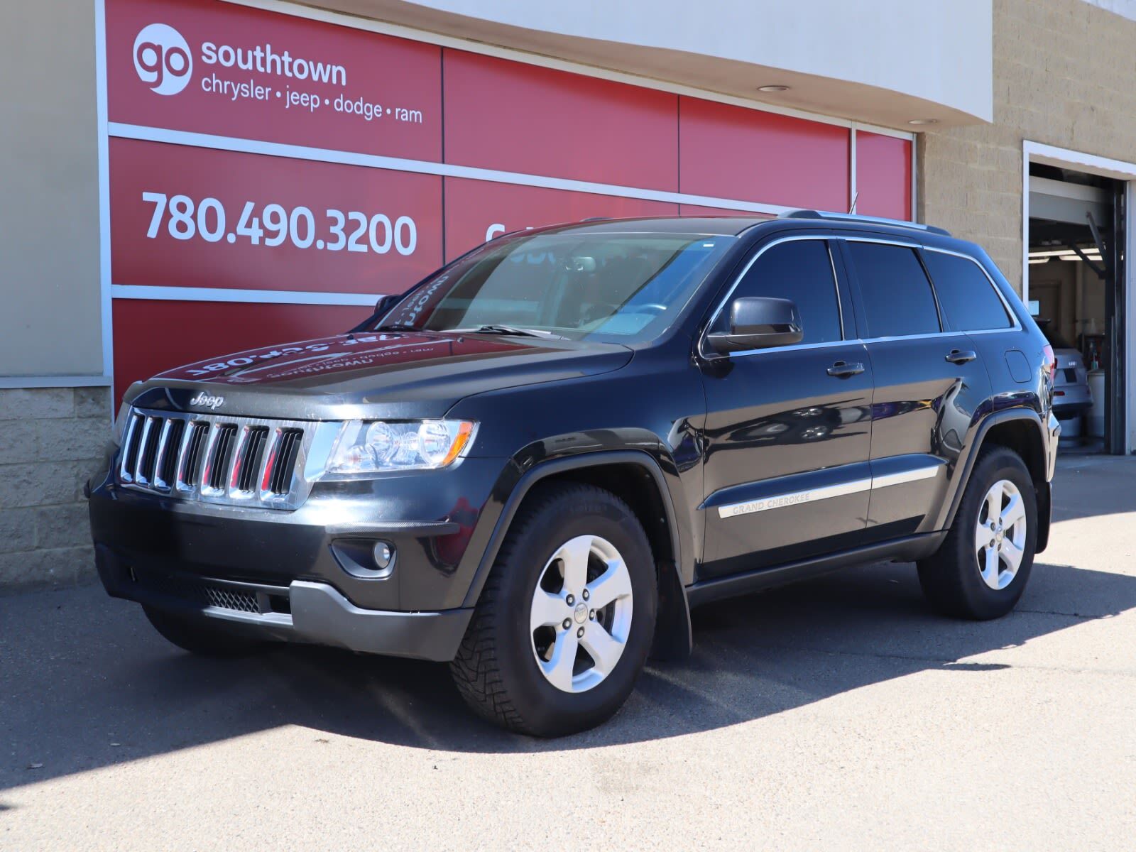 2013 Jeep Grand Cherokee LAREDO IN BLACK EQUIPPED WITH A 290HP 3.6L V6 , 4X