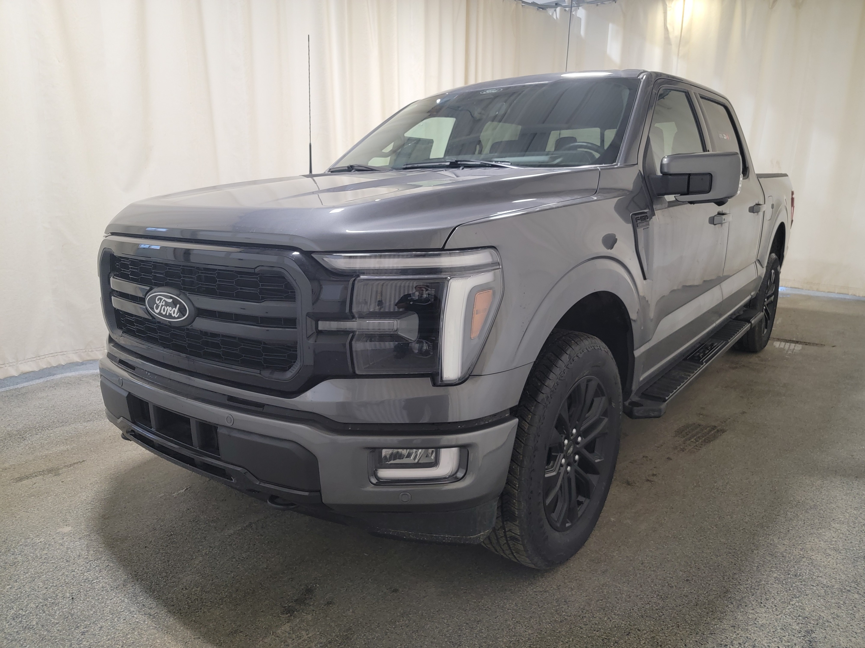 2024 Ford F-150 LARIAT W/BLACK APPEARANCE PACKAGE