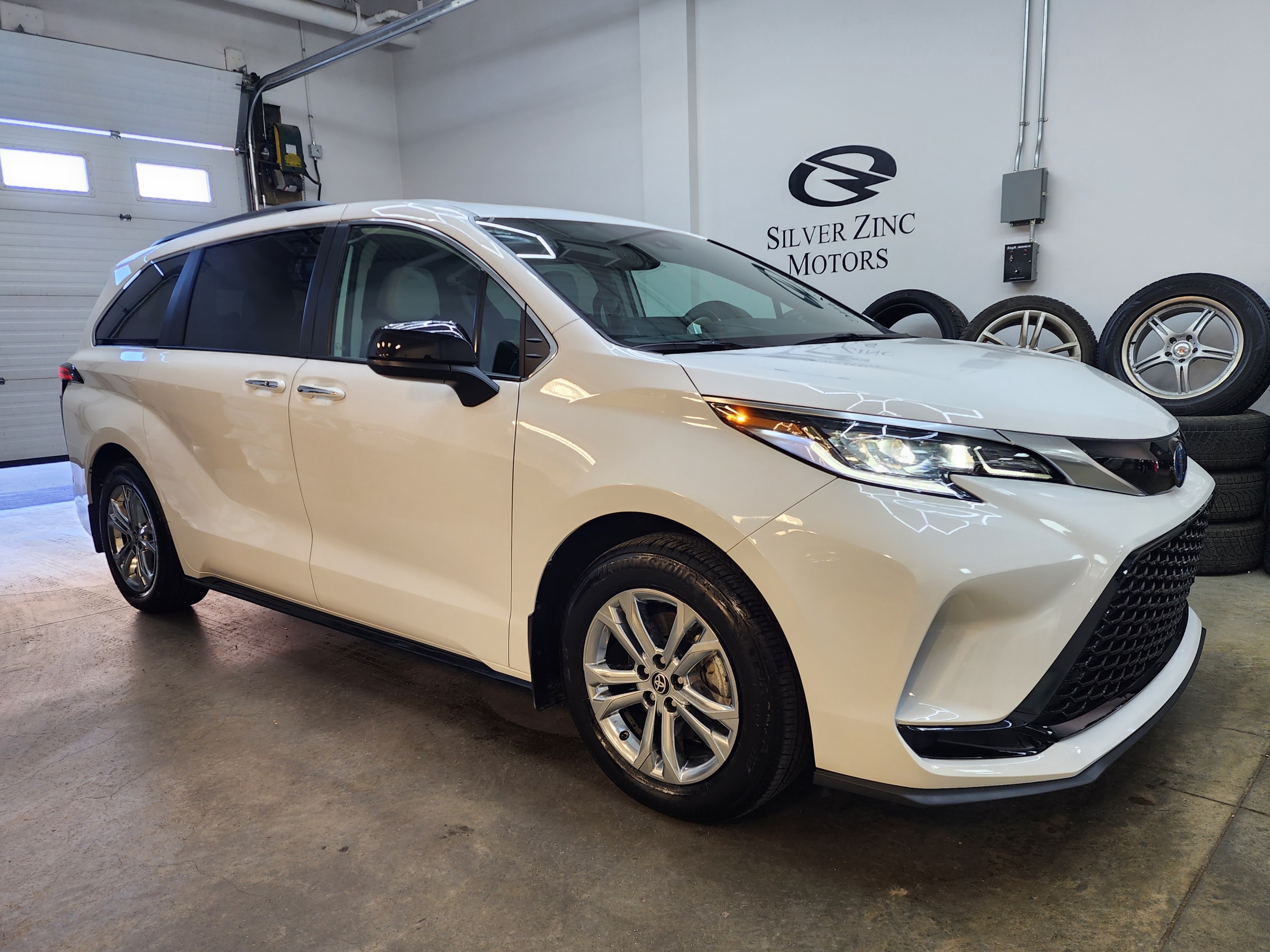 2022 Toyota Sienna XSE AWD, In Stock As New, 11 KMs, 2 Sets of Tires
