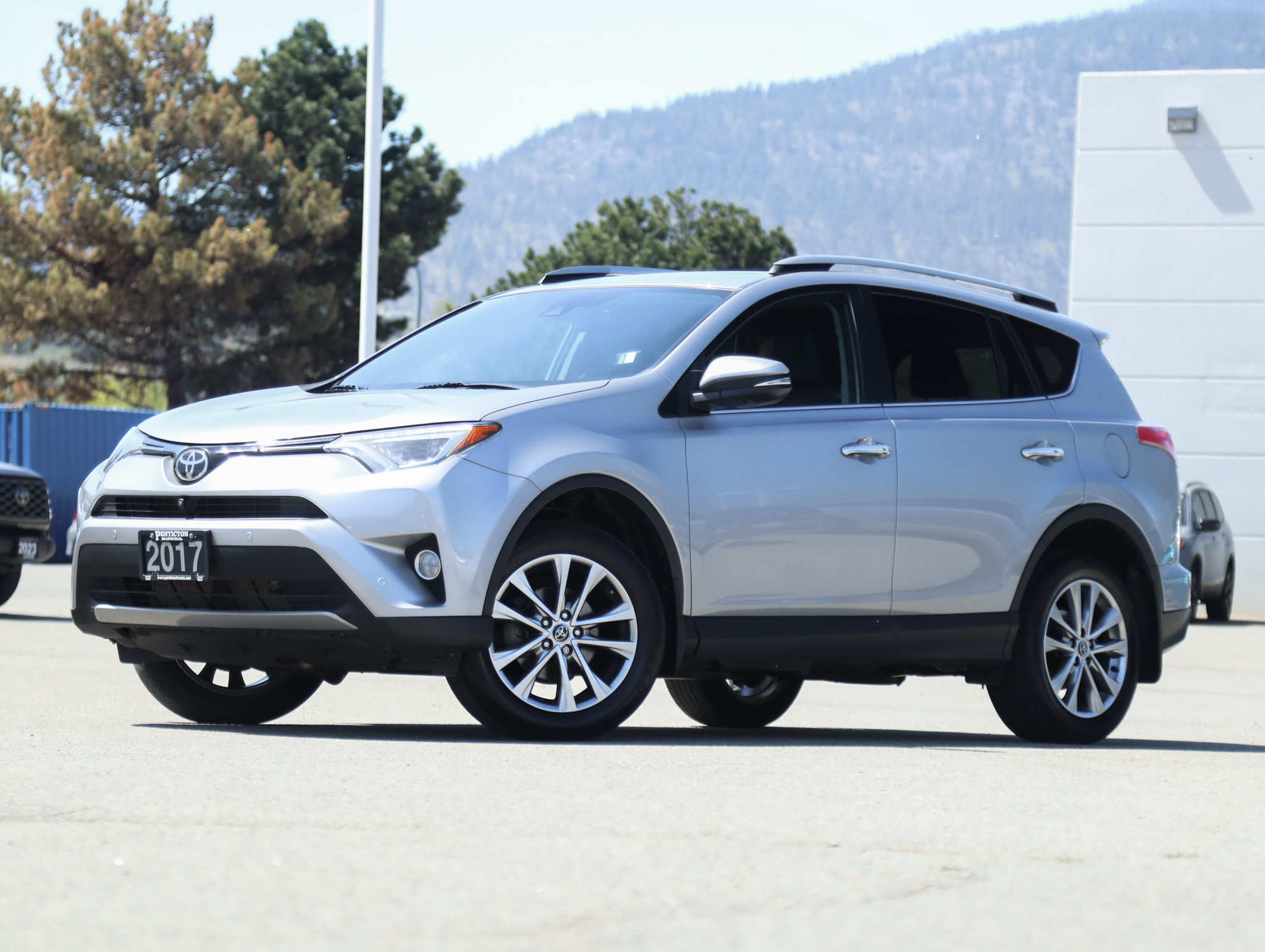 2017 Toyota RAV4 Limited - No Accidents / BC Vehicle / AWD