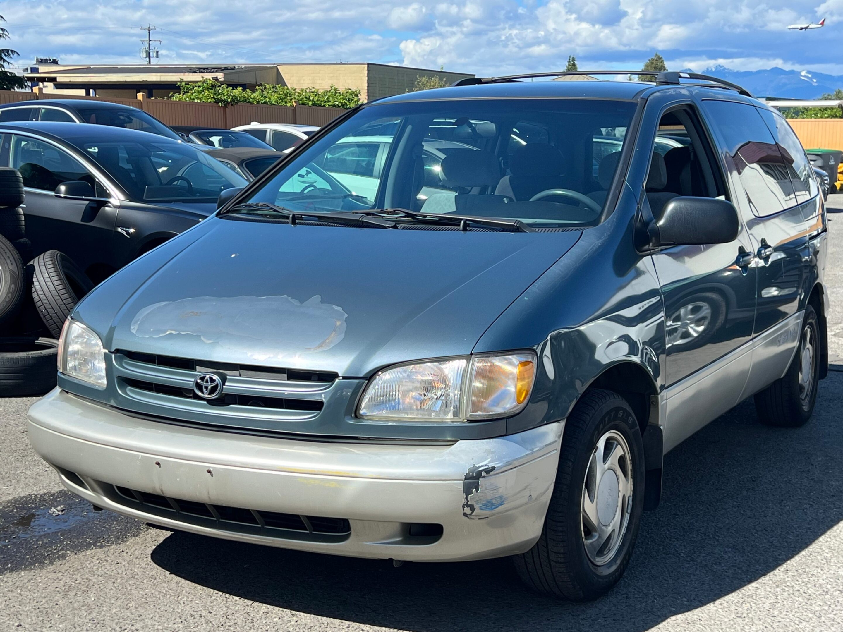 2000 Toyota Sienna 4dr LE
