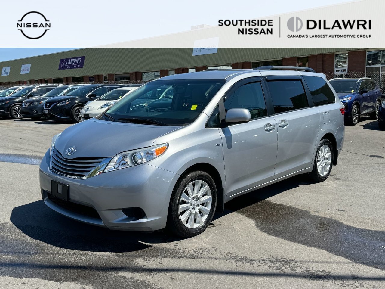 2017 Toyota Sienna LE 1 OWNER | LOCAL | AWD | HEATED SEATS | BLUETOOT