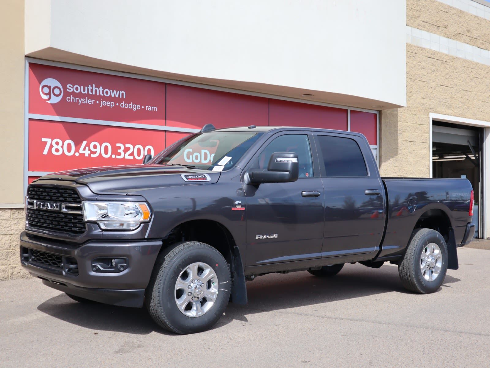 2024 Ram 3500 BIG HORN IN GRANITE METALLIC EQUIPPED WITH A 6.7L 