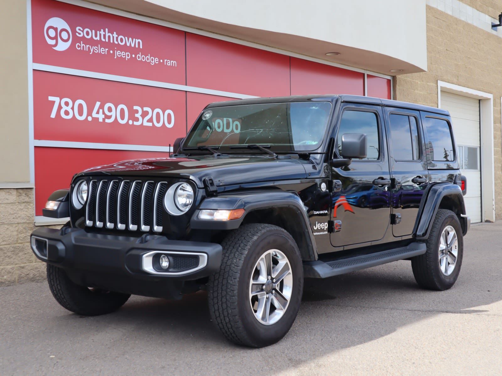 2023 Jeep Wrangler SAHARA IN BLACK EQUIPPED WITH A 3.6L V6 , 8SPD TF 