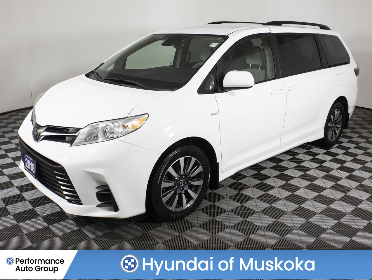 2018 Toyota Sienna LE- 3.5 L V6- AWD- 7 Seater- 2 sets of tires