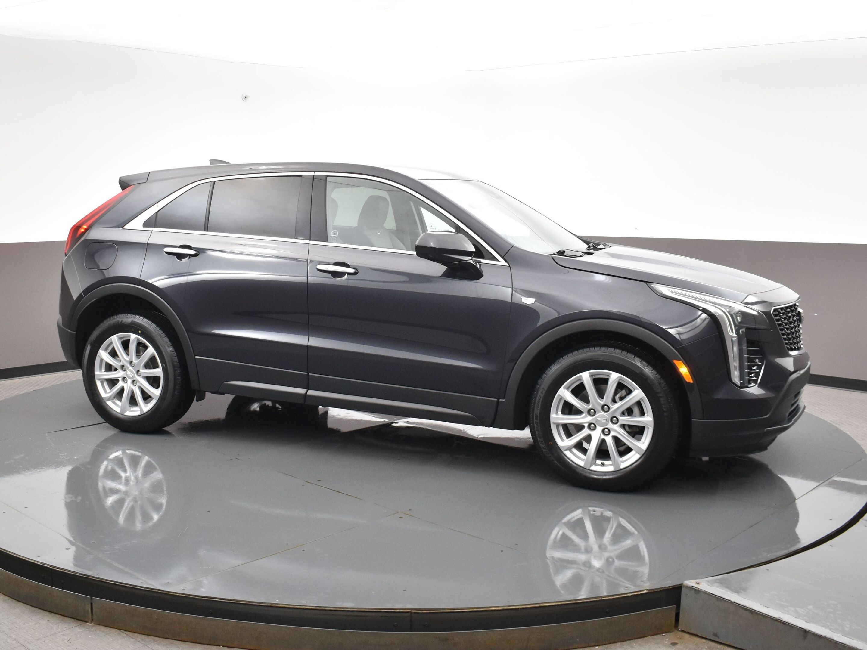 2022 Cadillac XT4 Luxury FWD & Fully Certified Leather, Power Liftga