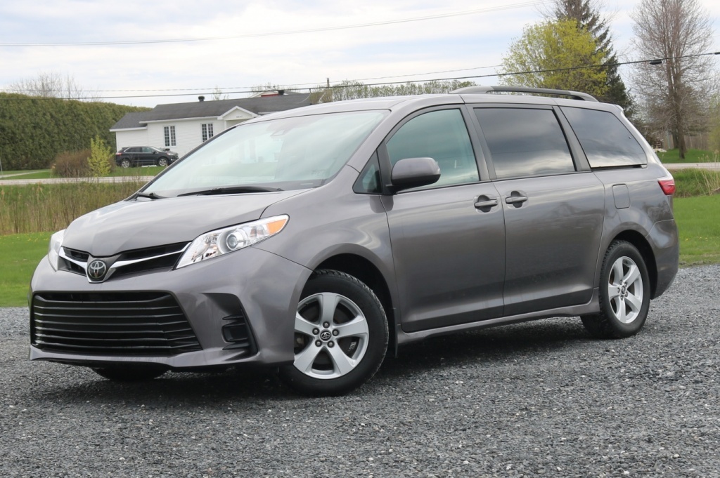 2019 Toyota Sienna LE (8 places) FWD