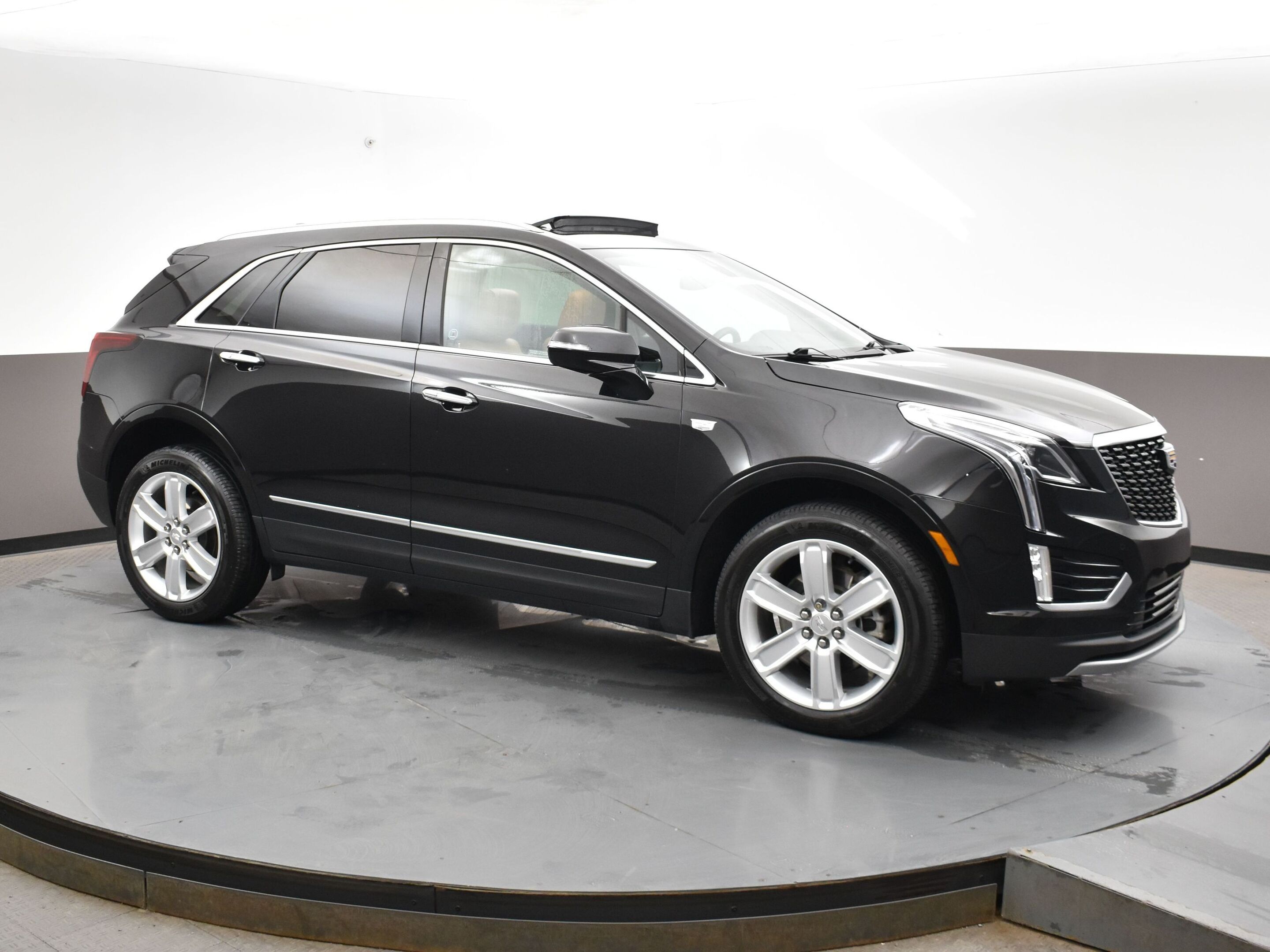 2022 Cadillac XT5 350T AWD | SUNROOF | BUILT IN NAVIGATION SYSTEM | 