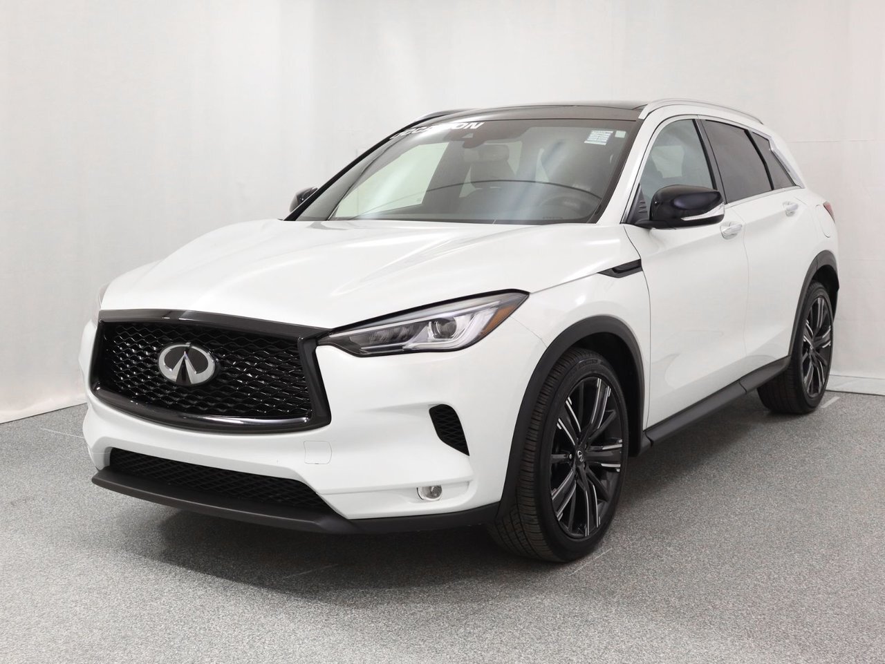 2022 Infiniti QX50 LUXE Rearview camera | Heated seats | Heated steer