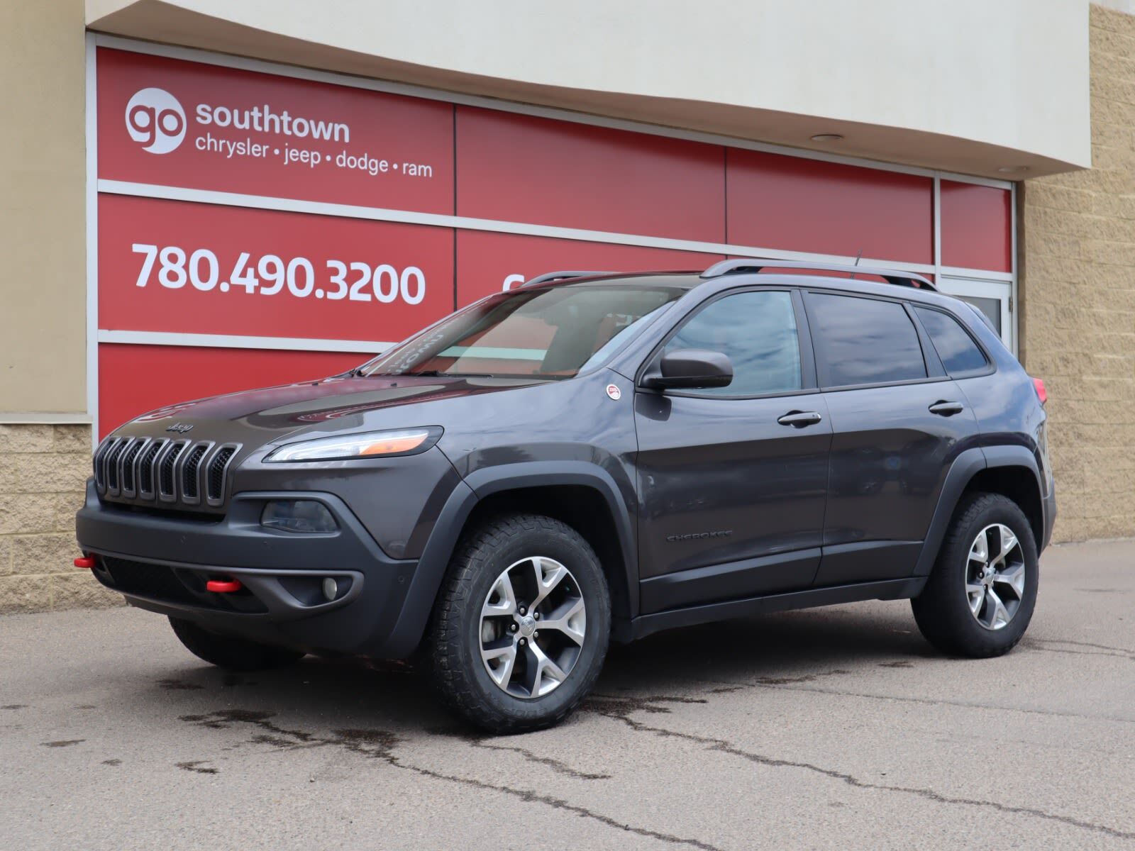 2015 Jeep Cherokee TRAILHAWK IN GRANITE CRYSTAL METALLIC EQUIPPED WIT