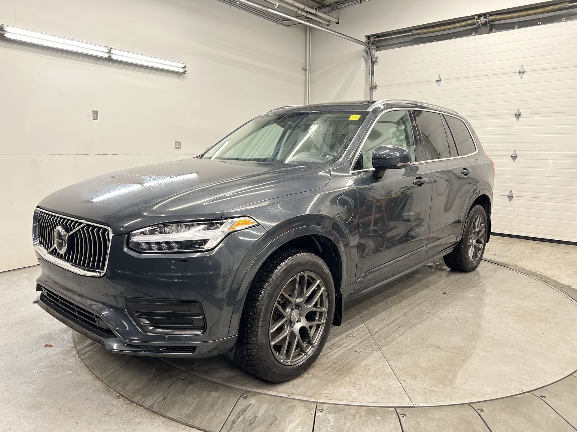 2020 Volvo XC90 T8 EAWD| PLUG-IN HYBRID| PANO ROOF | NAV | LEATHER