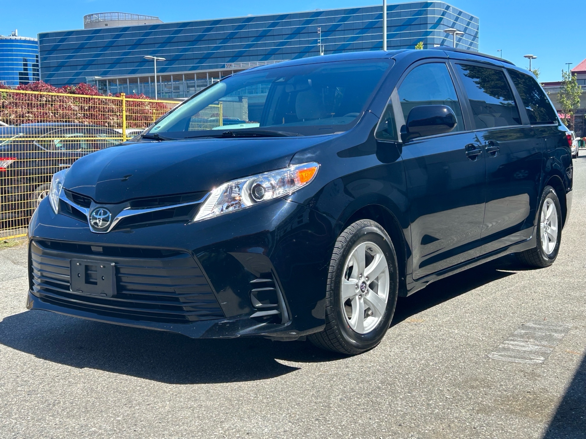 2019 Toyota Sienna LE 8-Passenger FWD/BC LOCAL