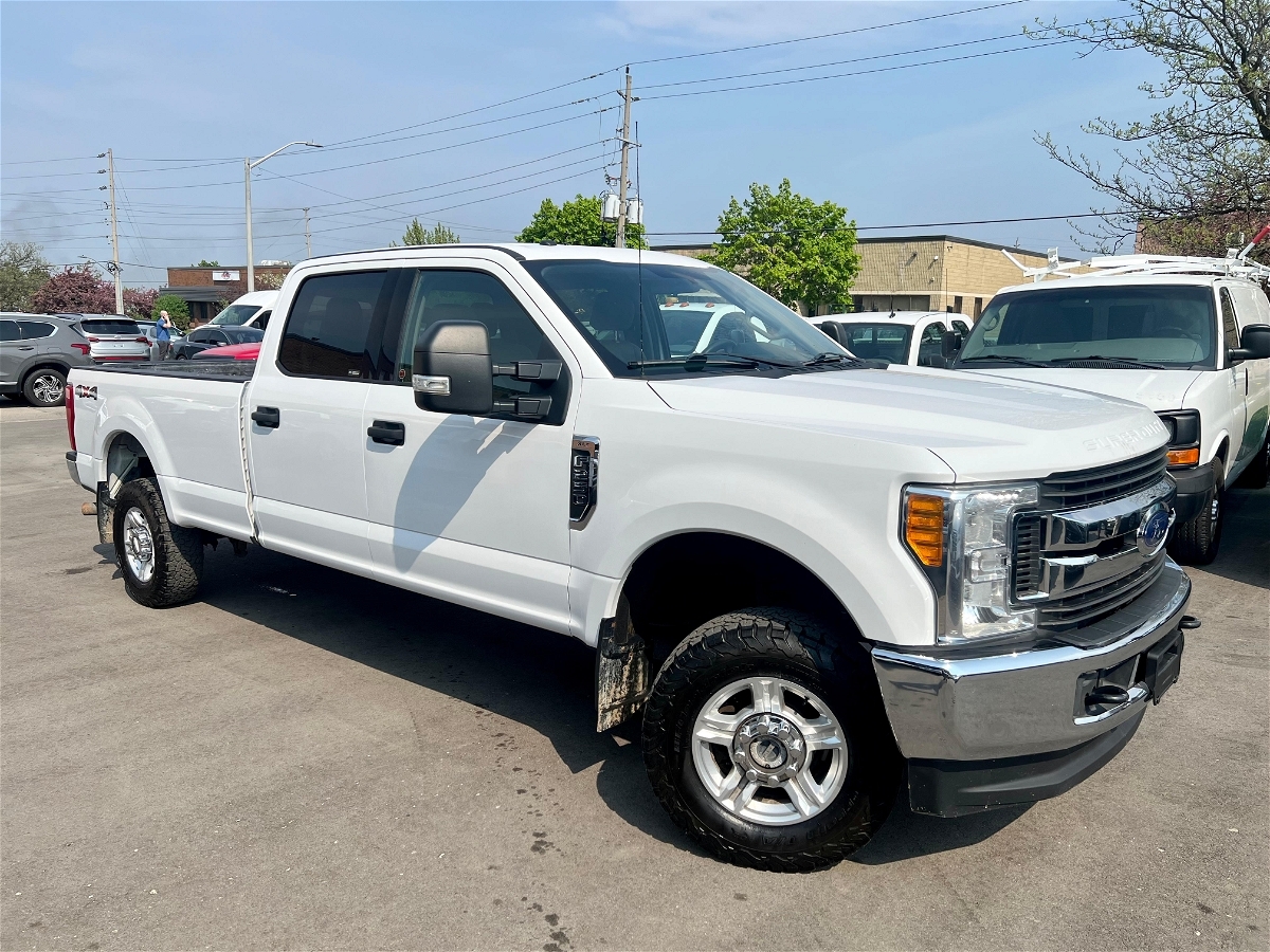 2017 Ford F-250 4X4! 8FT LONG BOX! CREW CAB! WE FINANCE! ONE OWNER