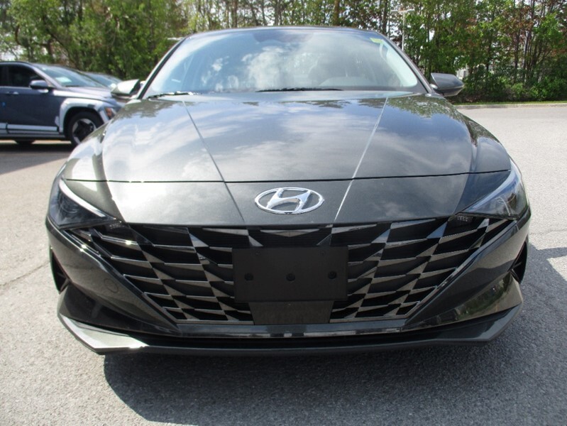 2023 Hyundai Elantra Luxury IVT