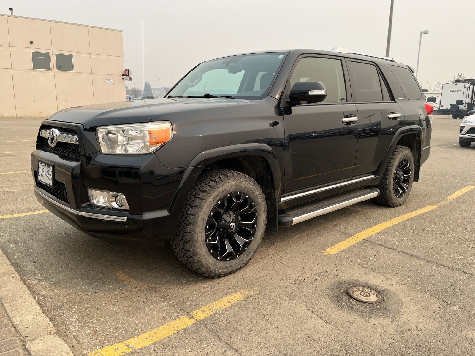 2013 Toyota 4Runner Limited | LOW KMS | upgraded rims and tires | sunr