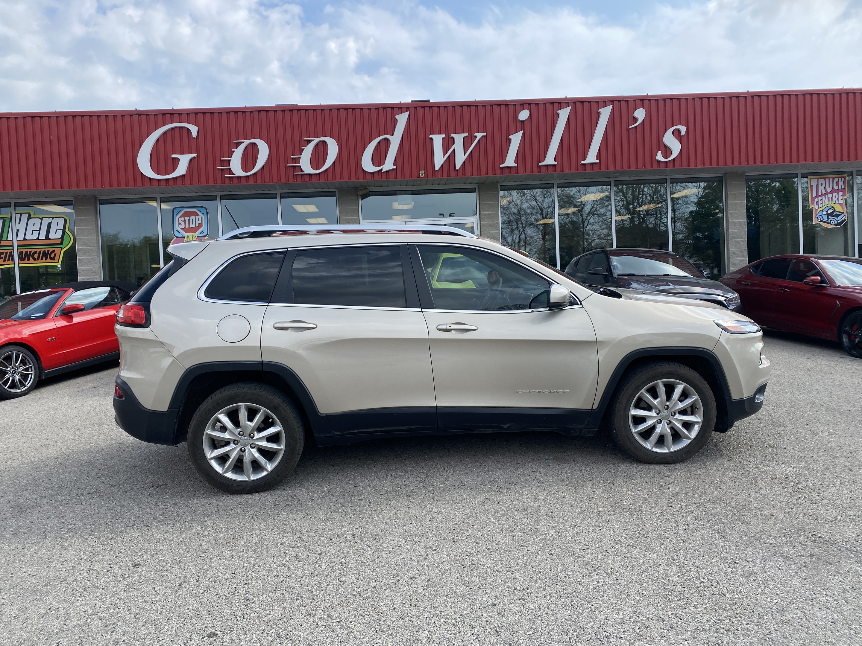 2015 Jeep Cherokee LTD, FWD, SUNROOF, REMOTE START, BACKUP CAMERA!