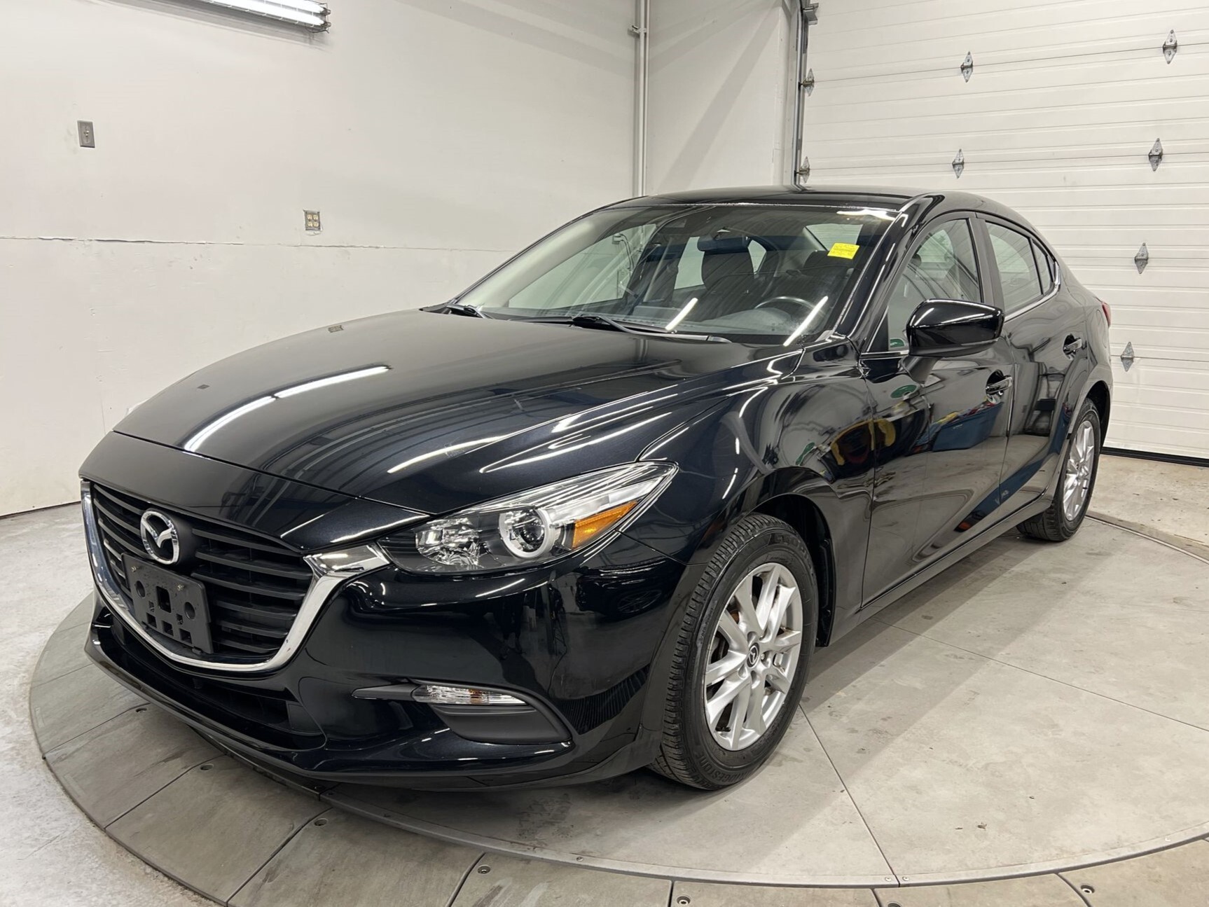 2018 Mazda Mazda3 GS | 6-SPEED |ONLY 24K KMS! |HTD SEATS |BLIND SPOT
