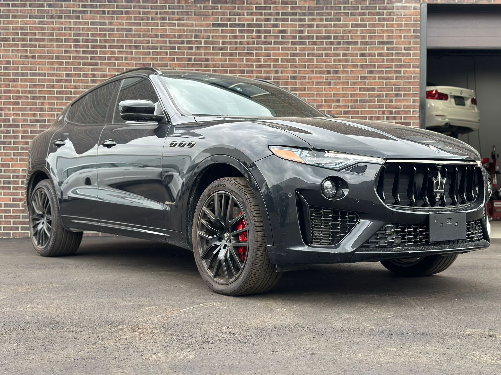 2019 Maserati Levante S GranSport 3.0L, PANO ROOF, RED INT, PADDLE SHIFT