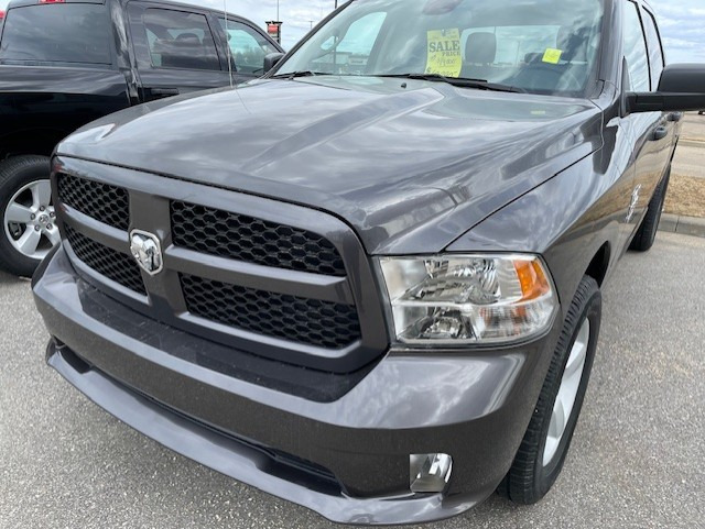 2023 Ram 1500 Classic SAVE $14,000,,FREE DELIVERY IN ALBERTA!!