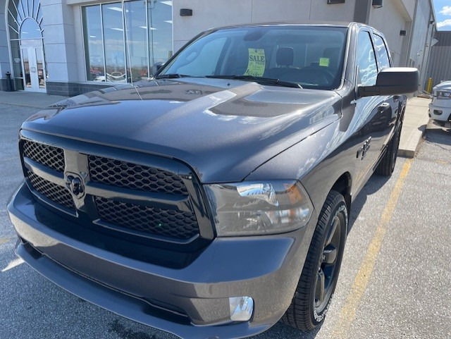 2023 Ram 1500 Classic  SAVE $15,000!,FREE DELIVERY IN ALBERTA!!