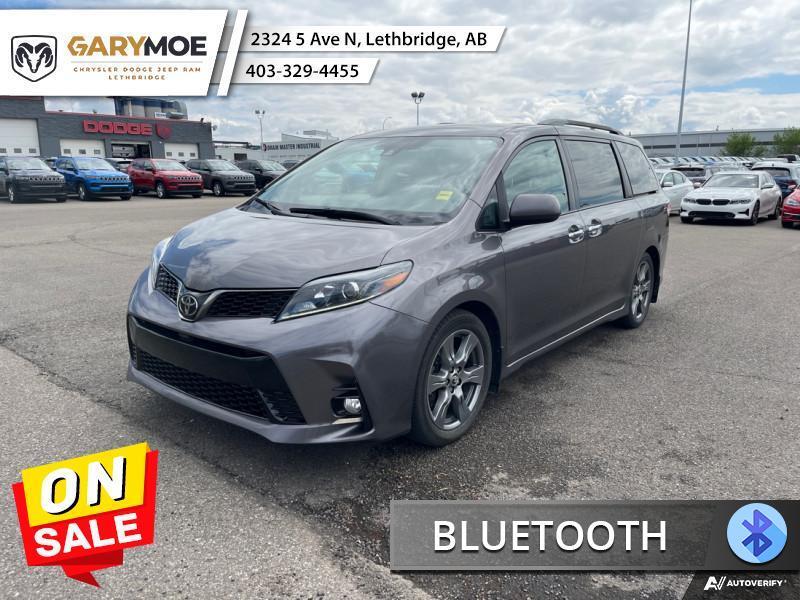 2018 Toyota Sienna SE 8-Passenger  Heated Leather Seats, Rear View Ca