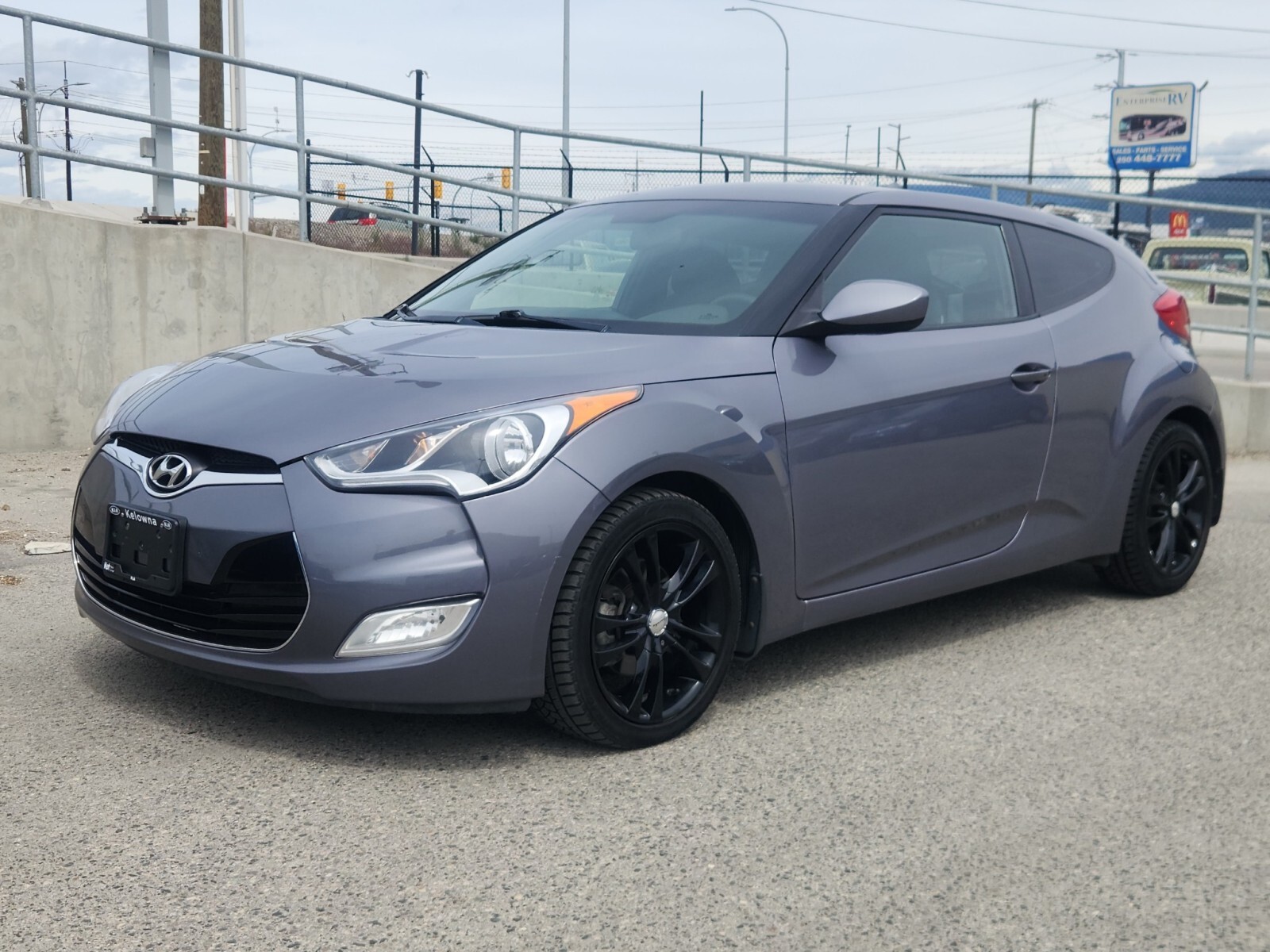 2015 Hyundai Veloster SE! SPORTY AND FUN! GREAT CONDITION!