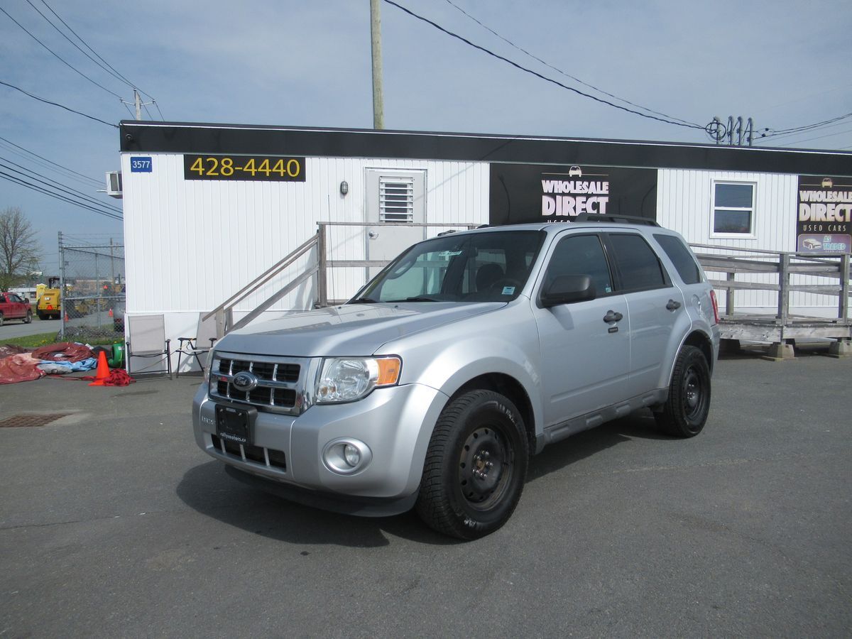 2012 Ford Escape XLT AWD CLEAN CARFAX!!! Comes with alloys
