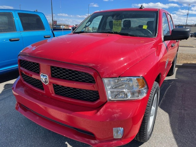 2023 Ram 1500 Classic  SAVE $14,000,,FREE DELIVERY IN ALBERTA!!