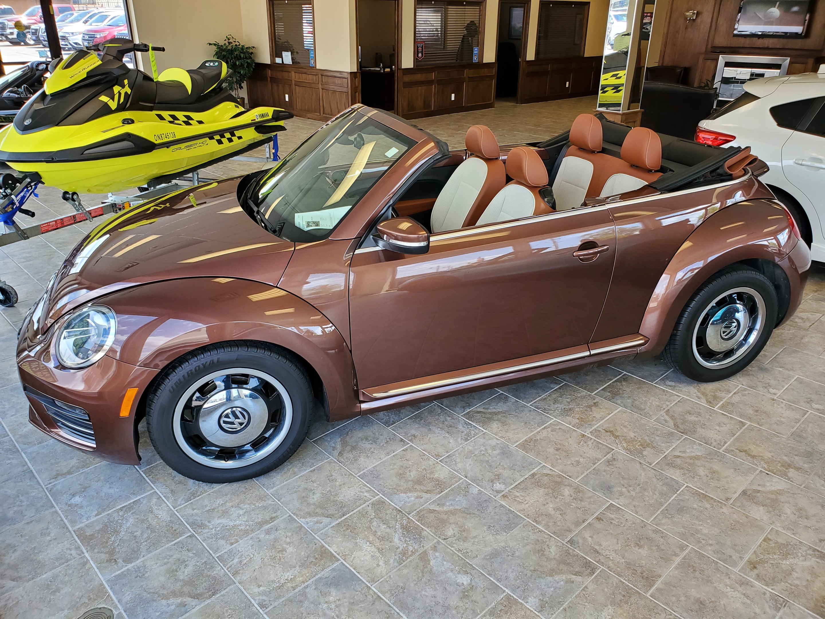 2017 Volkswagen Beetle Convertible Classic HEATED SEATS/BACKUP CAM CALL 613-961- 8848