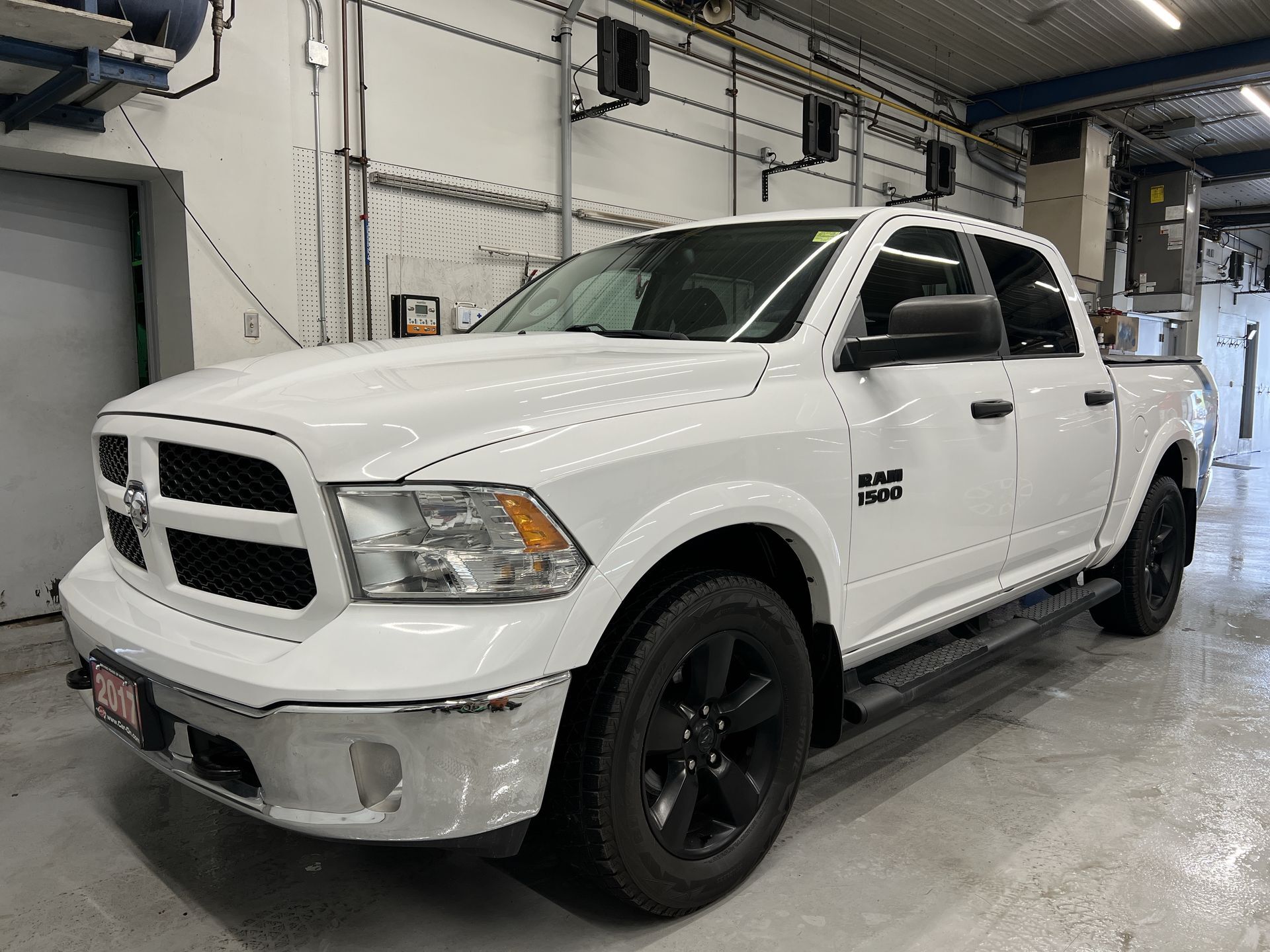 2017 Ram 1500 OUTDOORSMAN 4x4 | CREW | REMOTE START | NAV