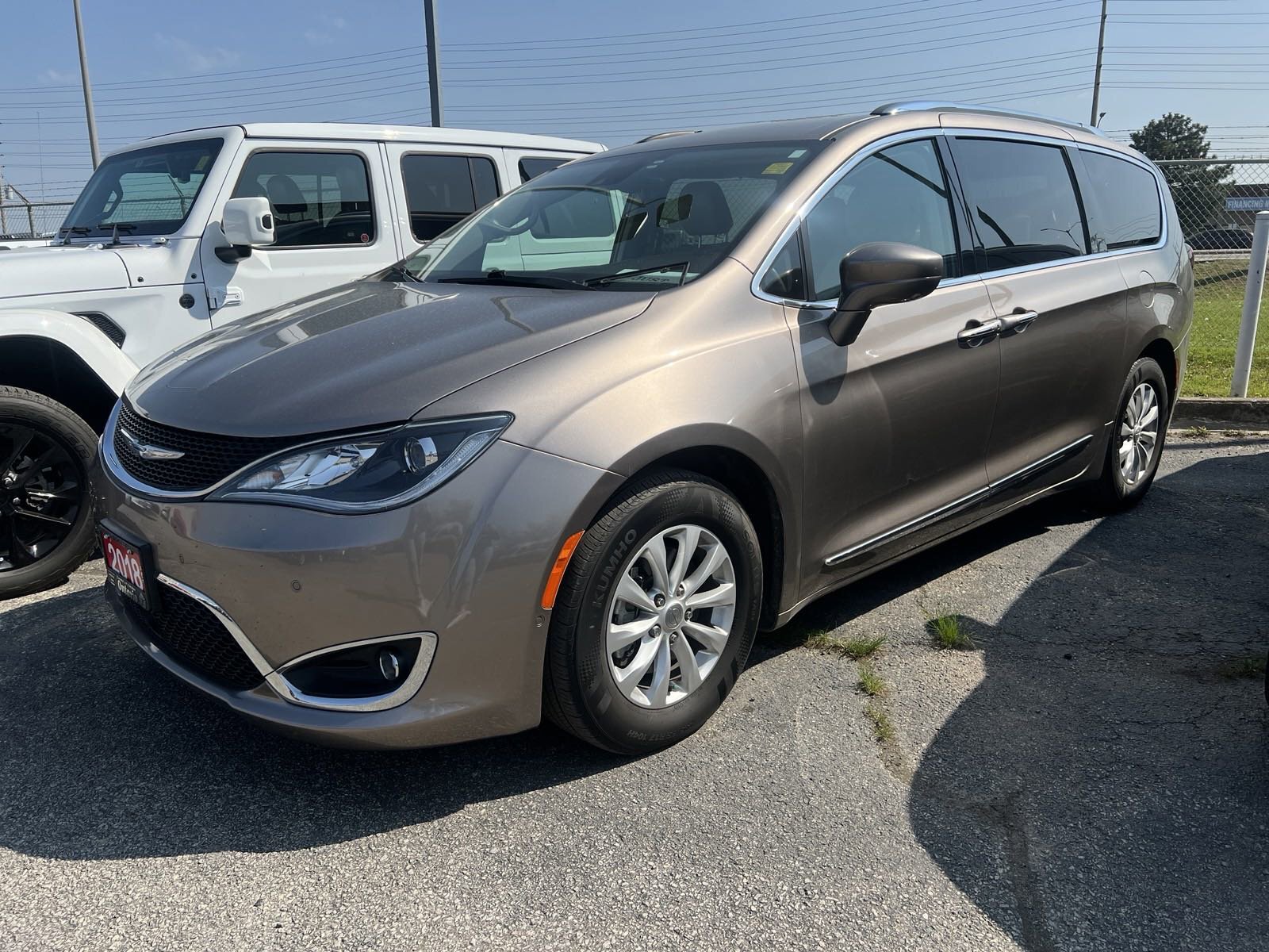 2018 Chrysler Pacifica TOURING-L**PLUS**LEATHER**8.4 SCREEN**NAVIGATION**