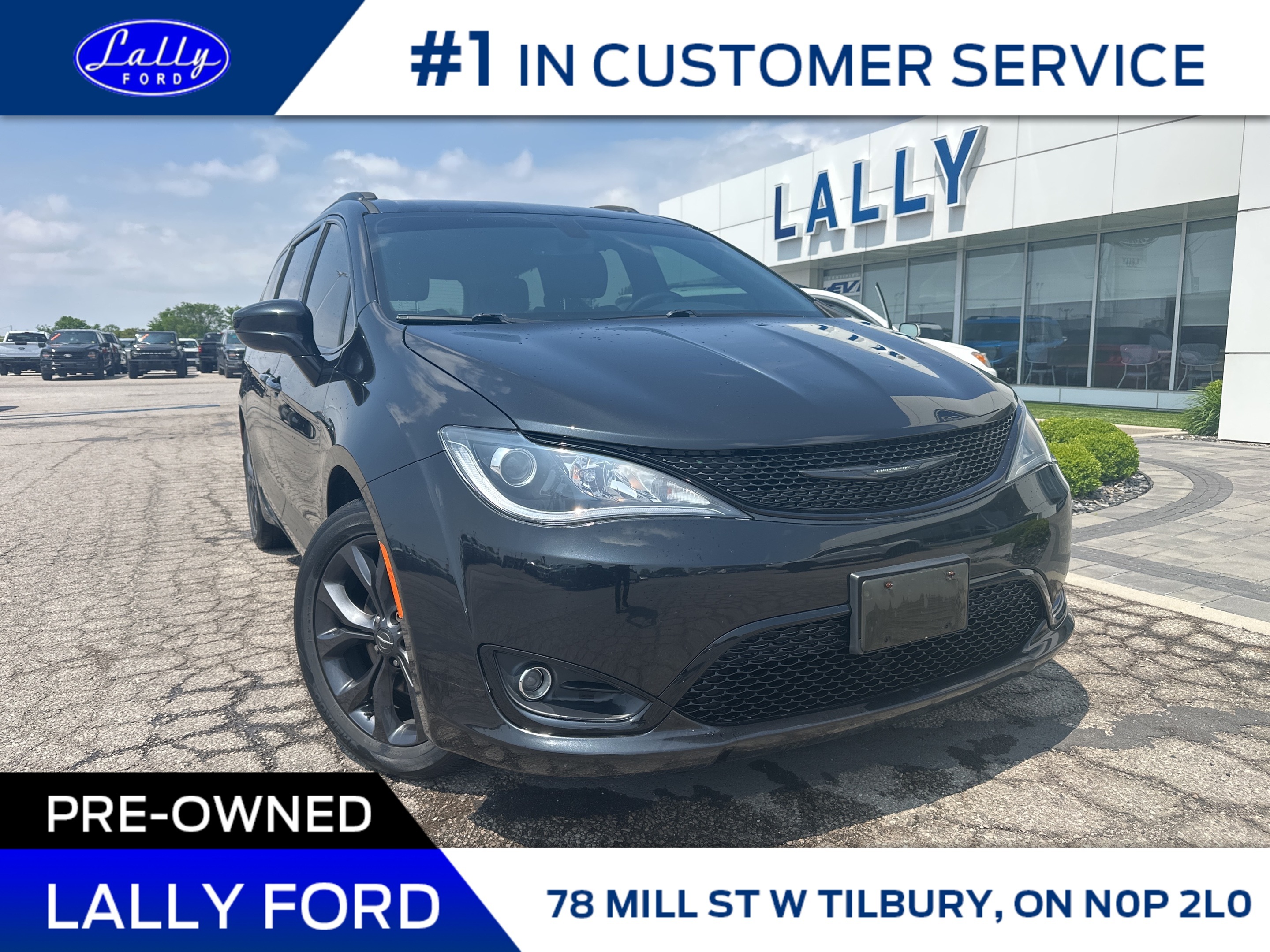 2019 Chrysler Pacifica Touring-L, Leather, Low Km’s, Rear DVD!