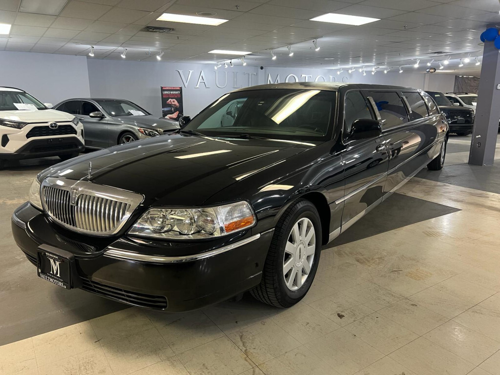 2006 Lincoln Town Car Executive 4dr Sedan Automatic| AS IS
