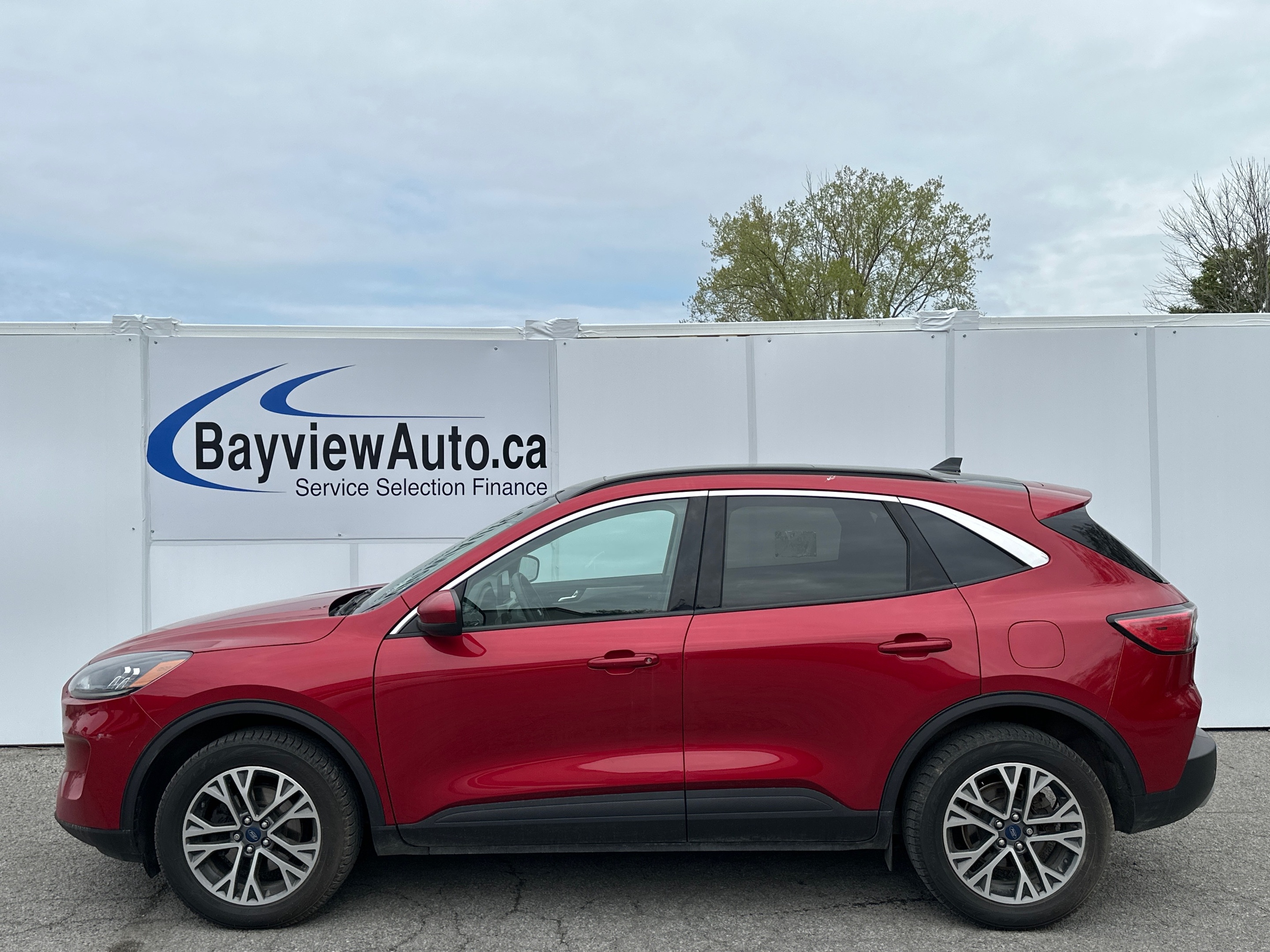 2020 Ford Escape SEL AWD PANO, LEATHER, FORD LEASE RETURN!