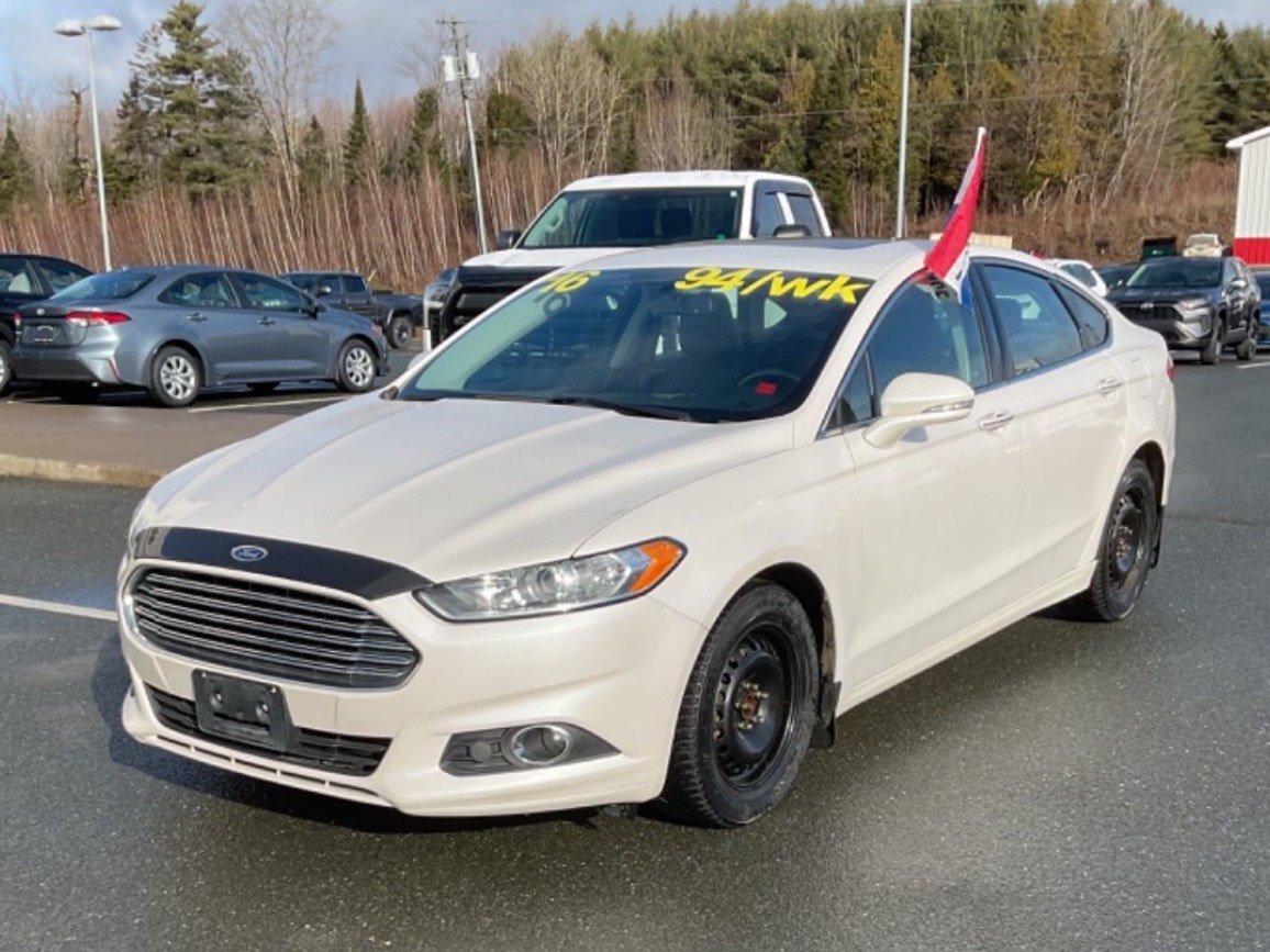 2016 Ford Fusion SE Very clean!!