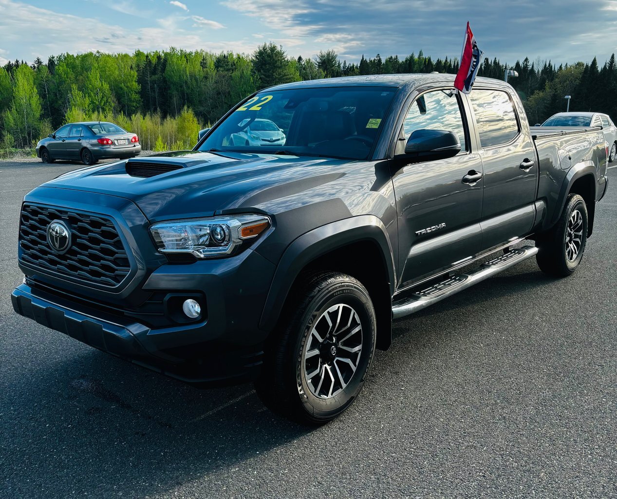 2022 Toyota Tacoma VERY LOW KMS!!!