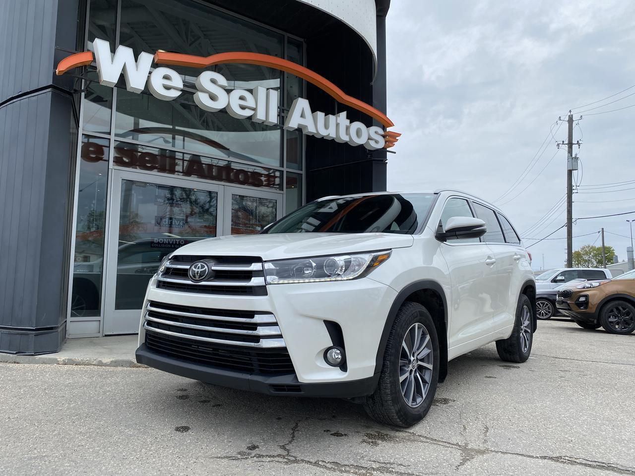 2018 Toyota Highlander XLE AWD w/Power Sunroof, 3rd Row Seating, & More!
