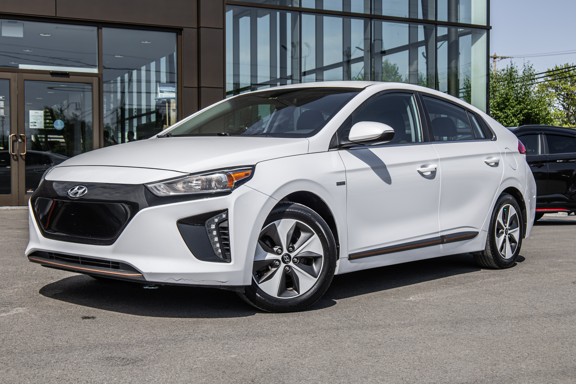 2019 Hyundai Ioniq Electric Preferred Hatchback w-White Exterior